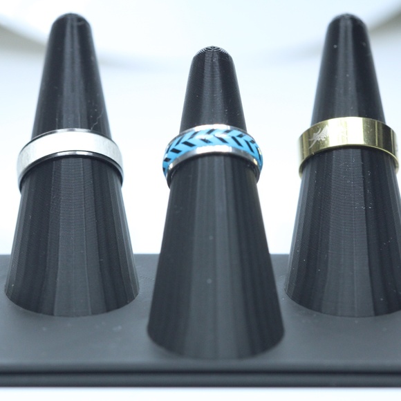 THREE Rings with Display Included New - Picture 2 of 2